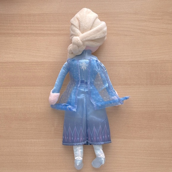 Disney - Frozen 2 - Elsa 11 Inch Plush Toy - Picture 5 of 5